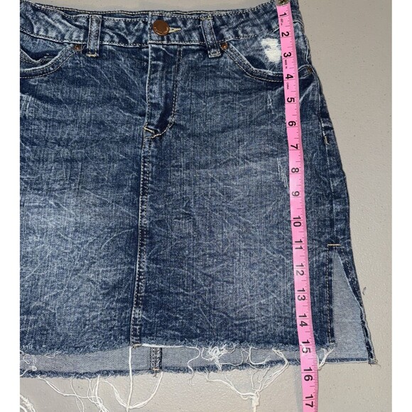 Almost Famous High Rise Denim Mini Skirt Distressed Frayed Hem Side Slits Size 7 - Picture 7 of 14